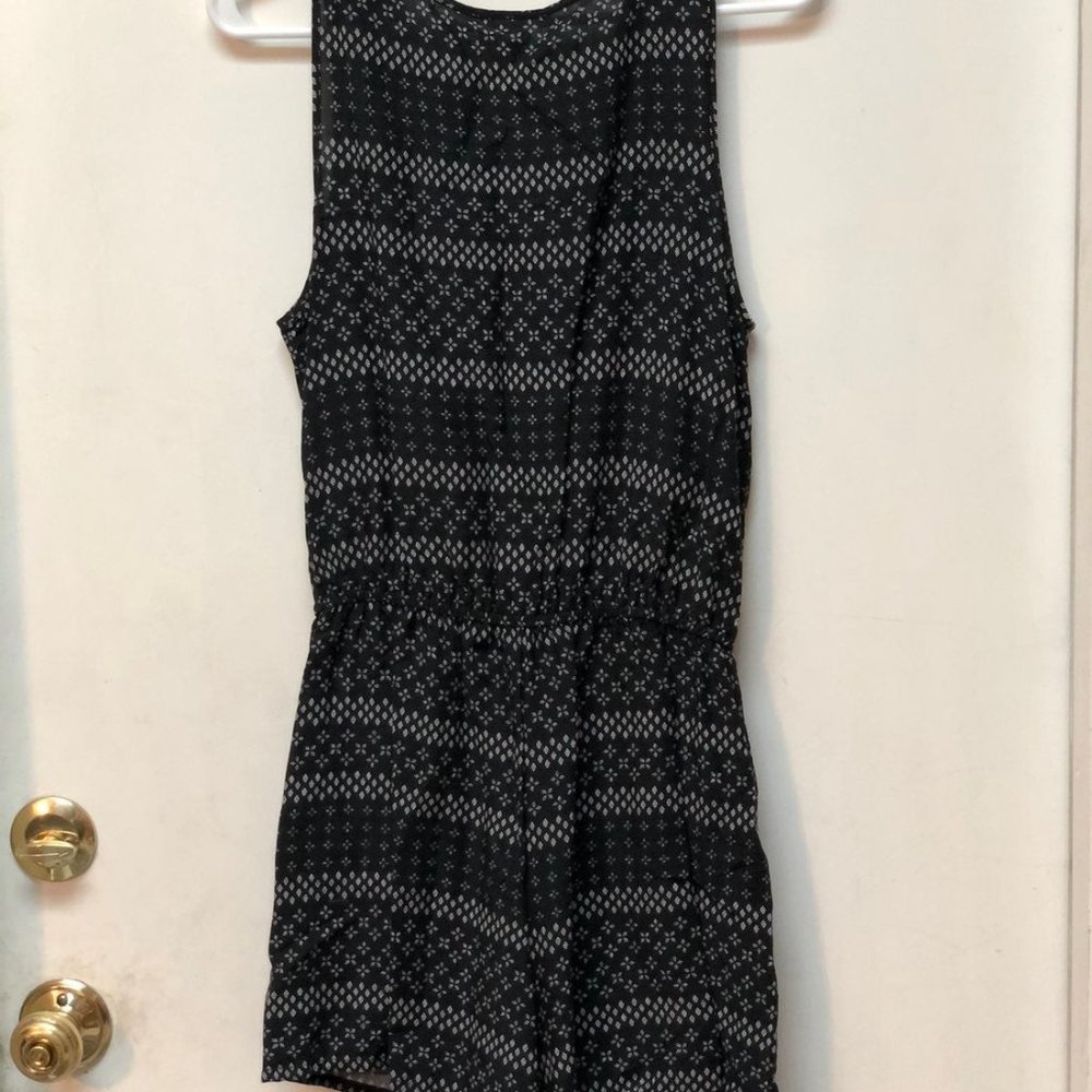 Patterned Romper - Picture 3 of 4
